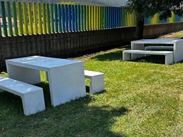 MESA Y BANCOs MODELO U